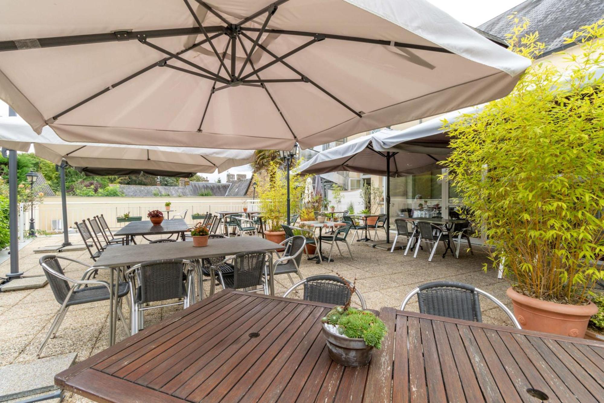 Brit Hotel le Cygne Saint-Hilaire-du-Harcouët Buitenkant foto