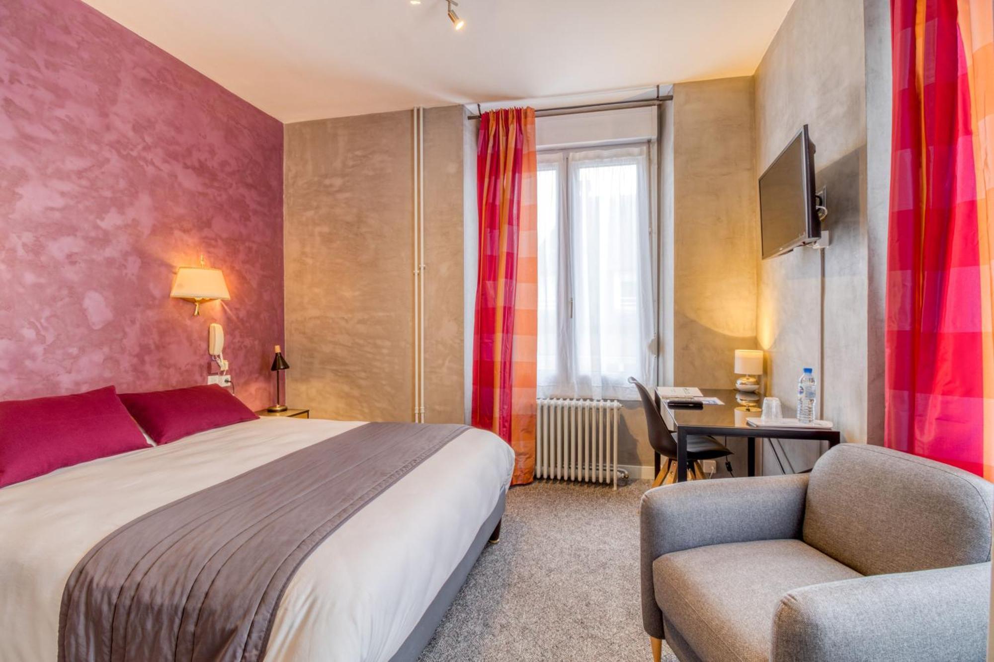Brit Hotel le Cygne Saint-Hilaire-du-Harcouët Buitenkant foto