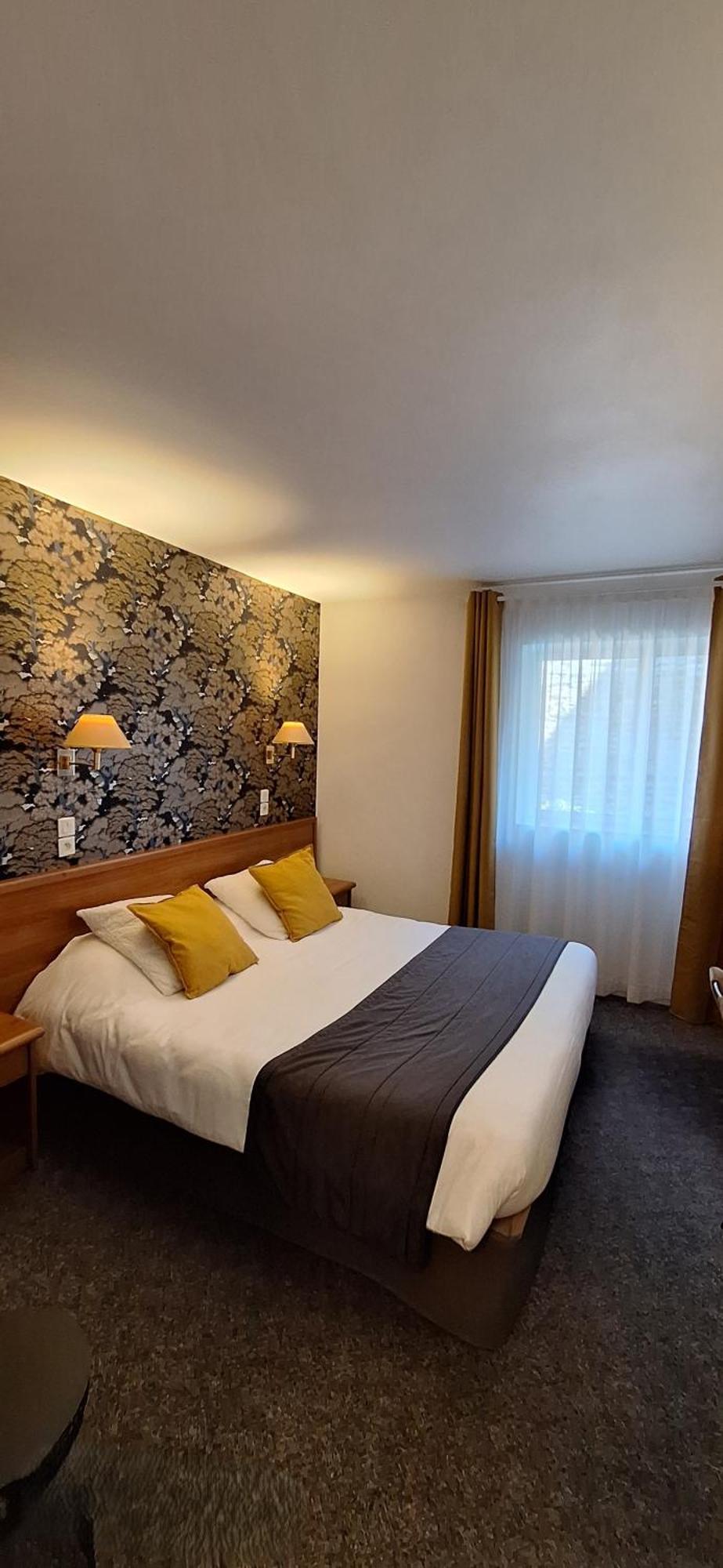 Brit Hotel le Cygne Saint-Hilaire-du-Harcouët Buitenkant foto