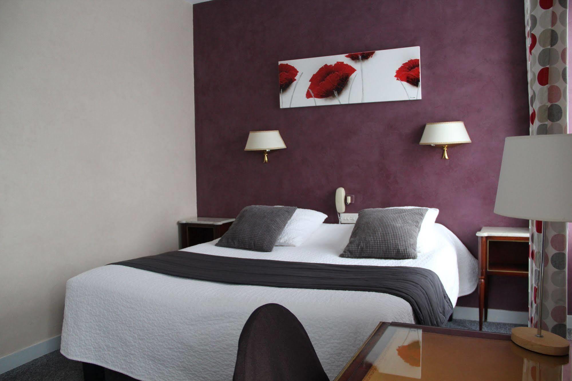 Brit Hotel le Cygne Saint-Hilaire-du-Harcouët Buitenkant foto